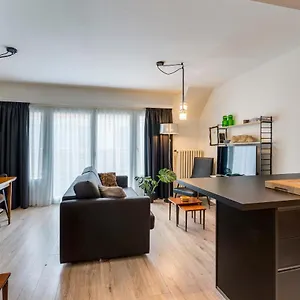  Appartement Retro Woning Te Centrum Oostende, 5min De Kust
